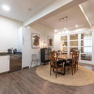 Homeloving Centre With Parking Apartamento